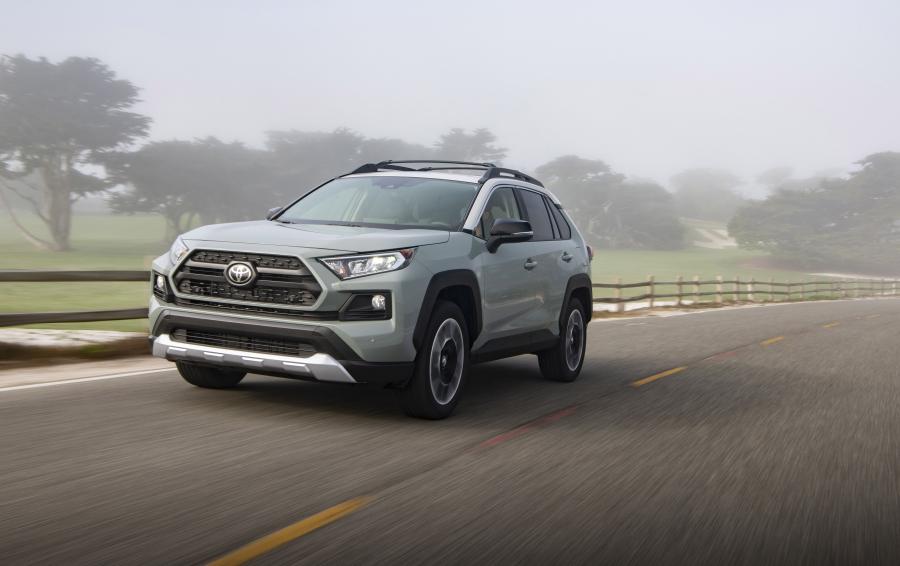  Toyota RAV4 Adventure 2018 года  (NA) (фото 13 из 196)